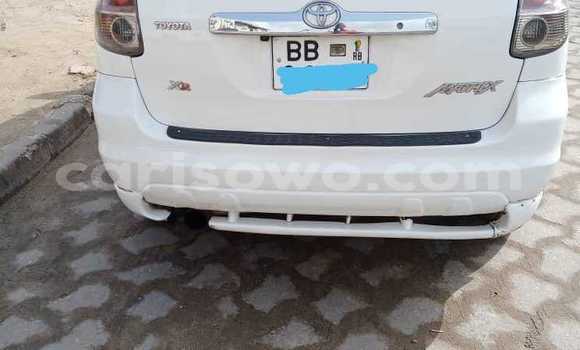 Ra Àlòkù Toyota Matrix funfun Ọkọ̀ in Abomey Calavi ni Benin