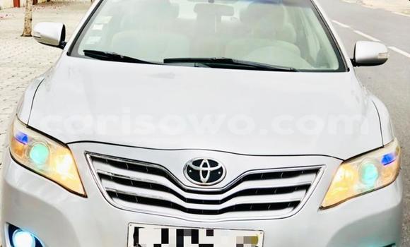 Ra Àlòkù Toyota Camry Silver Ọkọ̀ in Abomey Calavi ni Benin Ra Àlòkù Toyota Camry Silver Ọkọ̀ in Abomey Calavi ni Benin