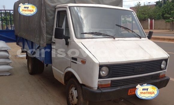 Acheter Occasion Utilitaire Iveco Cargo Bleu à Porto Novo, Benin Acheter Occasion Utilitaire Iveco Cargo Bleu à Porto Novo, Benin