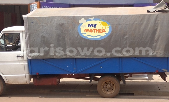 Acheter Occasion Utilitaire Iveco Cargo Bleu à Porto Novo, Benin Acheter Occasion Utilitaire Iveco Cargo Bleu à Porto Novo, Benin