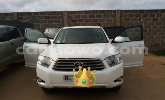 Ra Àlòkù Toyota Highlander funfun Ọkọ̀ in Cotonou ni Benin