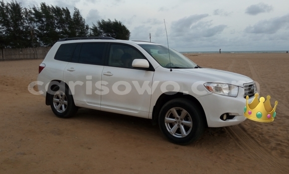 Ra Àlòkù Toyota Highlander funfun Ọkọ̀ in Cotonou ni Benin Ra Àlòkù Toyota Highlander funfun Ọkọ̀ in Cotonou ni Benin