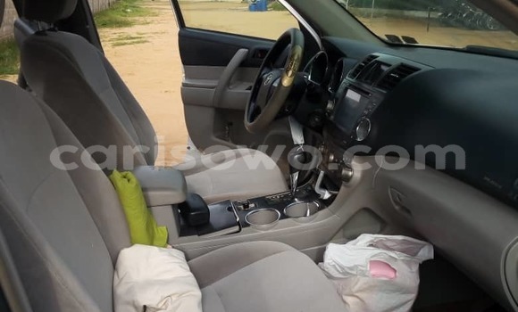 Ra Àlòkù Toyota Highlander funfun Ọkọ̀ in Cotonou ni Benin Ra Àlòkù Toyota Highlander funfun Ọkọ̀ in Cotonou ni Benin