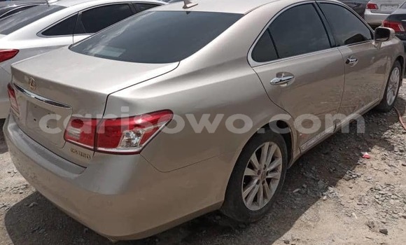 Ra Imported Lexus ES Miiran Ọkọ̀ in Cotonou ni Benin