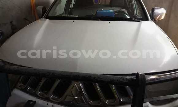 Ra Àlòkù Mitsubishi Outlander funfun Ọkọ̀ in Abomey Calavi ni Benin Ra Àlòkù Mitsubishi Outlander funfun Ọkọ̀ in Abomey Calavi ni Benin