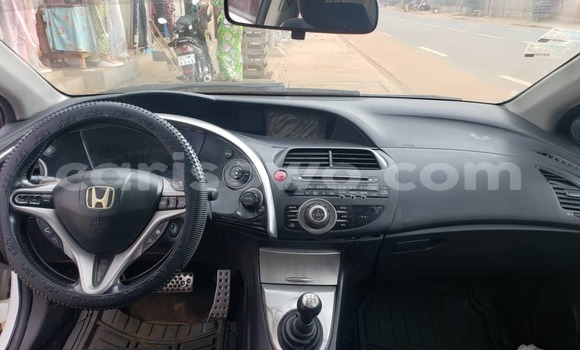 Sayi Na hannu Honda Civic White Mota in Cotonou a Benin Sayi Na hannu Honda Civic White Mota in Cotonou a Benin