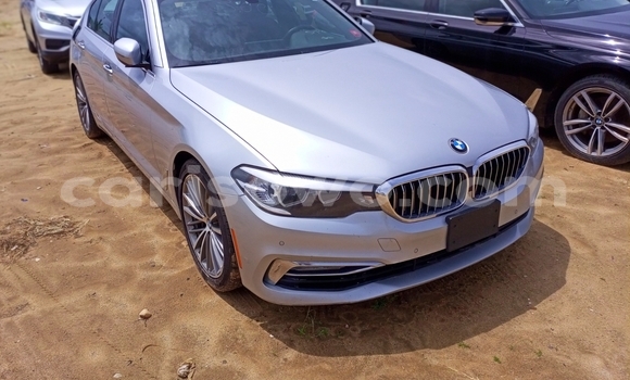 Sayi Na hannu BMW 5–Series Azurfa Mota in Cotonou a Benin Sayi Na hannu BMW 5–Series Azurfa Mota in Cotonou a Benin