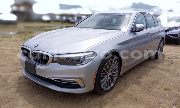 Sayi Na hannu BMW 5–Series Azurfa Mota in Cotonou a Benin Sayi Na hannu BMW 5–Series Azurfa Mota in Cotonou a Benin