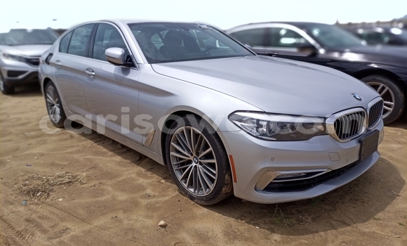 Sayi Na hannu BMW 5–Series Azurfa Mota in Cotonou a Benin Sayi Na hannu BMW 5–Series Azurfa Mota in Cotonou a Benin