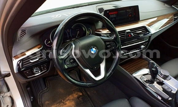 Sayi Na hannu BMW 5–Series Azurfa Mota in Cotonou a Benin Sayi Na hannu BMW 5–Series Azurfa Mota in Cotonou a Benin
