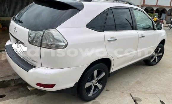 Sayi Na hannu Lexus RX 330 White Mota in Cotonou a Benin Sayi Na hannu Lexus RX 330 White Mota in Cotonou a Benin