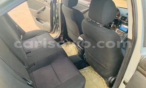 Acheter Occasion Voiture Toyota Avensis Gris à Cotonou, Benin Acheter Occasion Voiture Toyota Avensis Gris à Cotonou, Benin