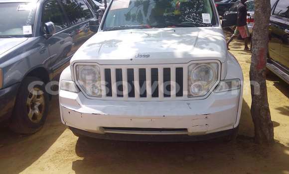 Sayi Na hannu Jeep Liberty White Mota in Porto Novo a Benin