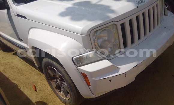 Sayi Na hannu Jeep Liberty White Mota in Porto Novo a Benin Sayi Na hannu Jeep Liberty White Mota in Porto Novo a Benin