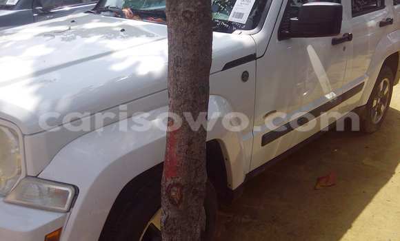Sayi Na hannu Jeep Liberty White Mota in Porto Novo a Benin Sayi Na hannu Jeep Liberty White Mota in Porto Novo a Benin