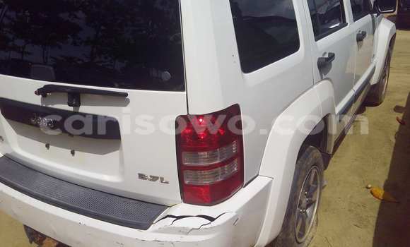 Sayi Na hannu Jeep Liberty White Mota in Porto Novo a Benin Sayi Na hannu Jeep Liberty White Mota in Porto Novo a Benin