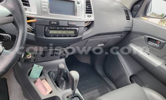 Sayi Na hannu Toyota Hilux Blue Mota in Cotonou a Benin Sayi Na hannu Toyota Hilux Blue Mota in Cotonou a Benin