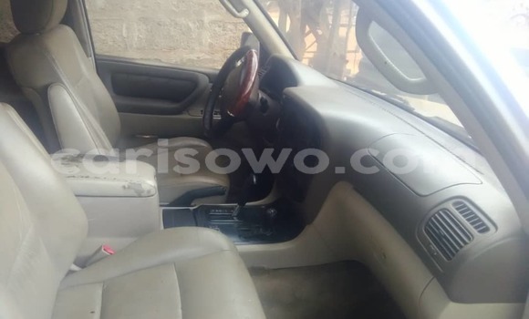 Ra Àlòkù Toyota Land Cruiser Silver Ọkọ̀ in Cotonou ni Benin Ra Àlòkù Toyota Land Cruiser Silver Ọkọ̀ in Cotonou ni Benin