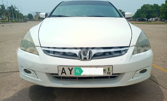 Ra Àlòkù Honda Accord funfun Ọkọ̀ in Cotonou ni Benin Ra Àlòkù Honda Accord funfun Ọkọ̀ in Cotonou ni Benin