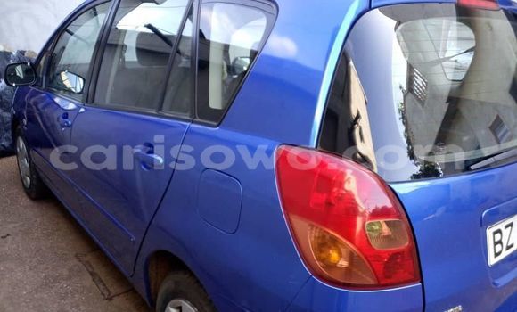 Acheter Occasion Voiture Toyota Corolla Verso Bleu à Cotonou, Benin Acheter Occasion Voiture Toyota Corolla Verso Bleu à Cotonou, Benin