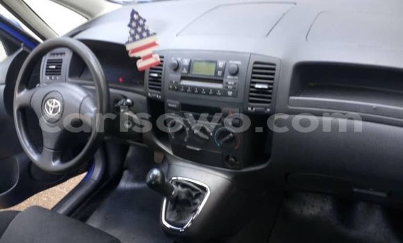 Acheter Occasion Voiture Toyota Corolla Verso Bleu à Cotonou, Benin Acheter Occasion Voiture Toyota Corolla Verso Bleu à Cotonou, Benin