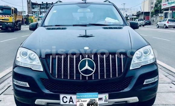 Buy Used Mercedes-Benz ML–Class Black Car in Cotonou in Benign