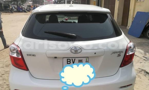 Acheter Occasion Voiture Toyota Matrix Blanc à Cotonou, Benin Acheter Occasion Voiture Toyota Matrix Blanc à Cotonou, Benin