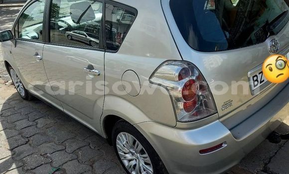 Acheter Occasion Voiture Toyota Corolla Verso Gris à Cotonou, Benin Acheter Occasion Voiture Toyota Corolla Verso Gris à Cotonou, Benin