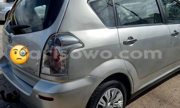 Acheter Occasion Voiture Toyota Corolla Verso Gris à Cotonou, Benin Acheter Occasion Voiture Toyota Corolla Verso Gris à Cotonou, Benin