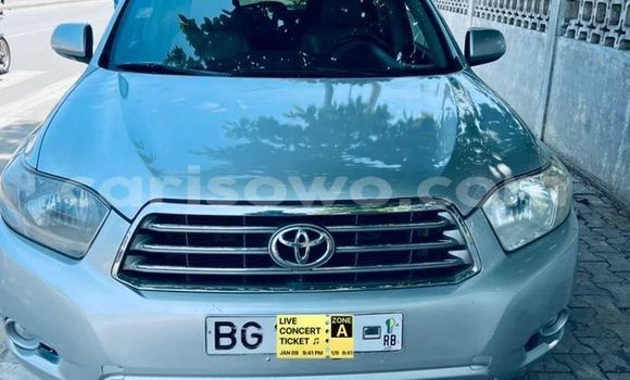 Sayi Na hannu Toyota Highlander Azurfa Mota in Cotonou a Benin