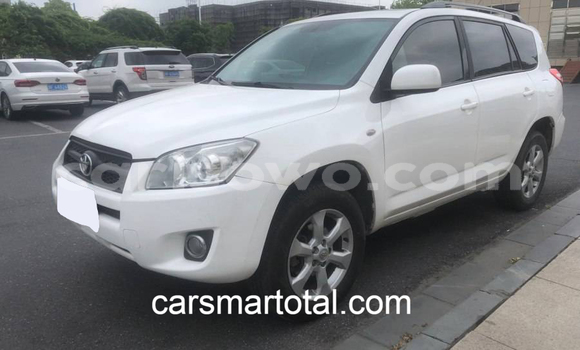 Ra Àlòkù Toyota RAV4 funfun Ọkọ̀ in Batia ni Atacora