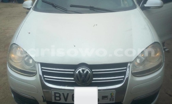 Ra Àlòkù Volkswagen Passat funfun Ọkọ̀ in Cotonou ni Benin Ra Àlòkù Volkswagen Passat funfun Ọkọ̀ in Cotonou ni Benin