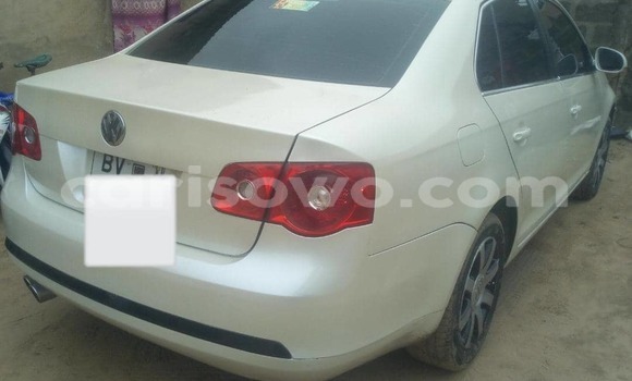 Ra Àlòkù Volkswagen Passat funfun Ọkọ̀ in Cotonou ni Benin Ra Àlòkù Volkswagen Passat funfun Ọkọ̀ in Cotonou ni Benin