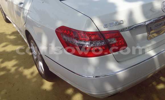 Acheter Occasion Voiture Mercedes‒Benz E-Class Noir à Savalou au Benin Acheter Occasion Voiture Mercedes‒Benz E-Class Noir à Savalou au Benin
