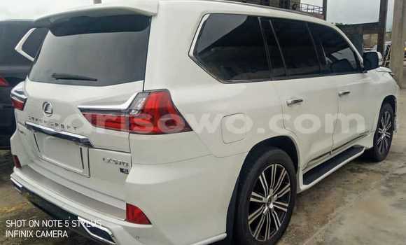 Acheter Import Voiture Lexus LX 570 Blanc à Cotonou, Benin Acheter Import Voiture Lexus LX 570 Blanc à Cotonou, Benin