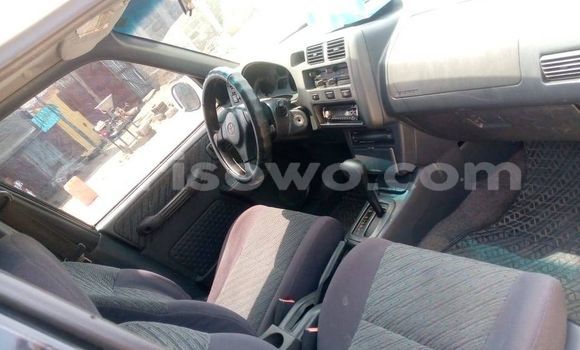 Sayi Na hannu Toyota RAV4 White Mota in Abomey Calavi a Benin Sayi Na hannu Toyota RAV4 White Mota in Abomey Calavi a Benin