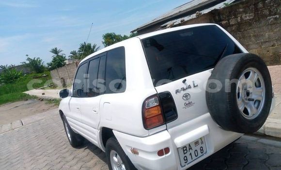 Sayi Na hannu Toyota RAV4 White Mota in Abomey Calavi a Benin Sayi Na hannu Toyota RAV4 White Mota in Abomey Calavi a Benin