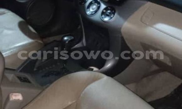 Ra Àlòkù Toyota RAV4 funfun Ọkọ̀ in Abomey Calavi ni Benin Ra Àlòkù Toyota RAV4 funfun Ọkọ̀ in Abomey Calavi ni Benin
