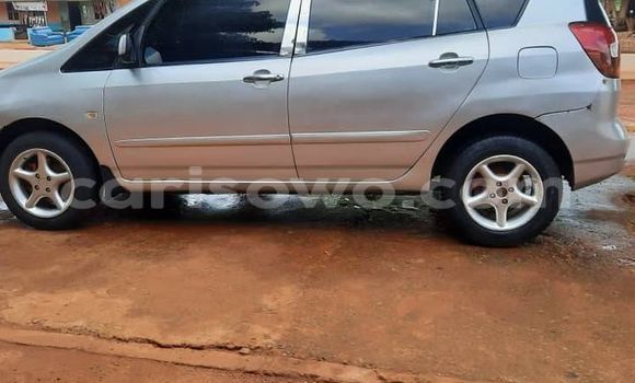 Ra Àlòkù Toyota Corolla Verso Silver Ọkọ̀ in Abomey Calavi ni Benin Ra Àlòkù Toyota Corolla Verso Silver Ọkọ̀ in Abomey Calavi ni Benin