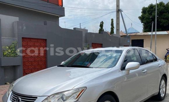 Ra Àlòkù Lexus ES Silver Ọkọ̀ in Abomey Calavi ni Benin