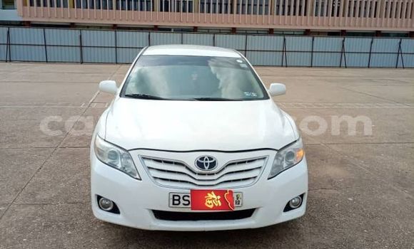 Ra Àlòkù Toyota Camry funfun Ọkọ̀ in Abomey Calavi ni Benin Ra Àlòkù Toyota Camry funfun Ọkọ̀ in Abomey Calavi ni Benin