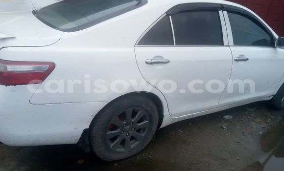 Ra Àlòkù Toyota Camry funfun Ọkọ̀ in Abomey Calavi ni Benin Ra Àlòkù Toyota Camry funfun Ọkọ̀ in Abomey Calavi ni Benin