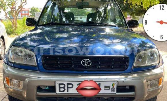 Sayi Na hannu Toyota RAV4 Blue Mota in Abomey Calavi a Benin
