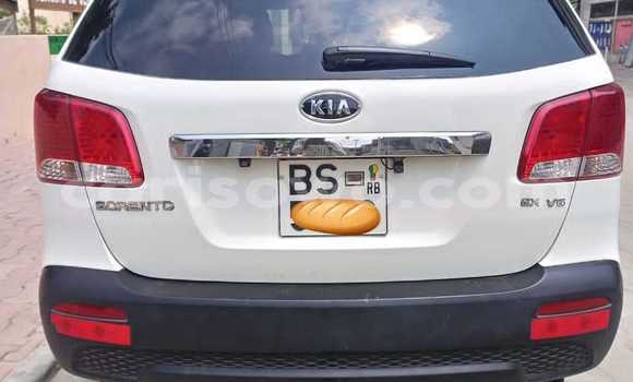 Ra Àlòkù Kia Sorento funfun Ọkọ̀ in Cotonou ni Benin Ra Àlòkù Kia Sorento funfun Ọkọ̀ in Cotonou ni Benin