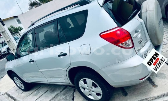 Acheter Occasion Voiture Toyota RAV4 Gris à Cotonou, Benin Acheter Occasion Voiture Toyota RAV4 Gris à Cotonou, Benin