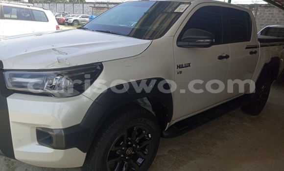 Acheter Neuf Voiture Toyota Hilux Blanc à Cotonou, Benin Acheter Neuf Voiture Toyota Hilux Blanc à Cotonou, Benin