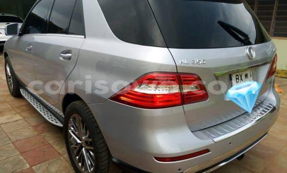 Acheter Occasion Voiture Mercedes-Benz ML–Class Gris à Cotonou, Benin Acheter Occasion Voiture Mercedes-Benz ML–Class Gris à Cotonou, Benin