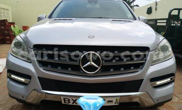 Acheter Occasion Voiture Mercedes-Benz ML–Class Gris à Cotonou, Benin Acheter Occasion Voiture Mercedes-Benz ML–Class Gris à Cotonou, Benin