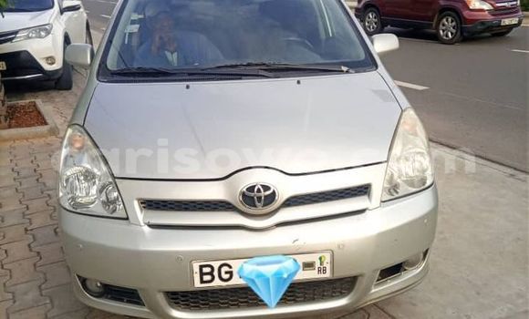 Acheter Occasion Voiture Toyota Corolla Verso Gris à Cotonou, Benin Acheter Occasion Voiture Toyota Corolla Verso Gris à Cotonou, Benin