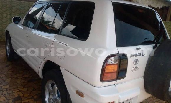 Acheter Occasion Voiture Toyota RAV4 Blanc à Cotonou, Benin Acheter Occasion Voiture Toyota RAV4 Blanc à Cotonou, Benin